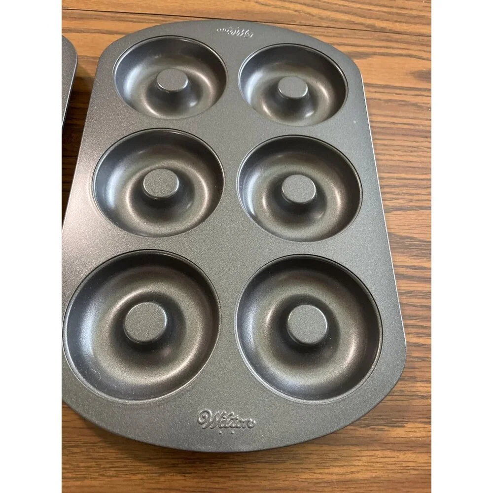 Wilton 6 cavity doughnut bagel pan set of two